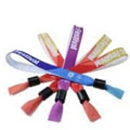 algunas pulseras fabricafas y estampadas con nuestros insumos